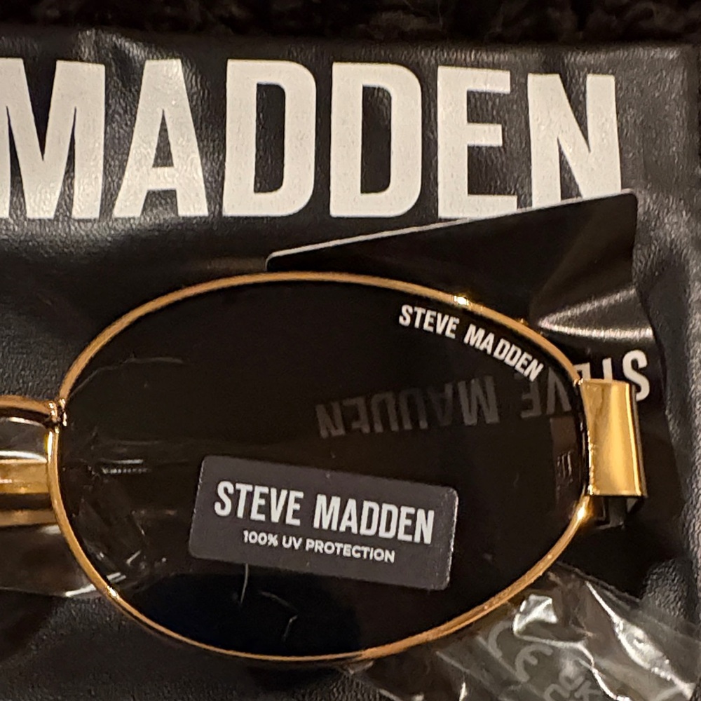 Brand new Steve Madden Oval Gold and Black Sunglasses - Picture 3 of 10